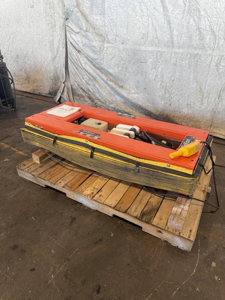 (NEW) 2000 LB X 24&quot; X 60&quot; HERKULES HYDRAULIC LIFT TABLE. STOCK # 0887025