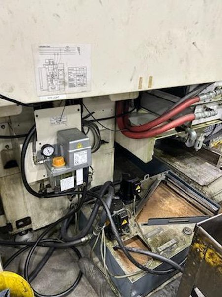 Okuma MC-V4020 VMC, 2005 – Chip Conveyor, 15,000 RPM 32 Slot Tool Changer