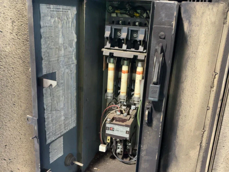 GARDNER-DENVER 75 HP ROTARY SCREW AIR COMPRESSOR