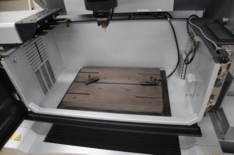 Sodick AD35L CNC EDM Sinker Electrical Discharge Machine, 4 Electrode Changer, Sytem 3R Head, LN2 Control, C (U) Axis- Auction Item