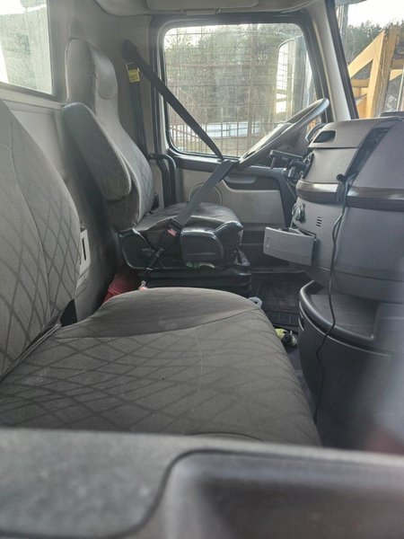 2015 Volvo VNL Day Cab – D11 Engine, Volvo ATO I-Shift Auto