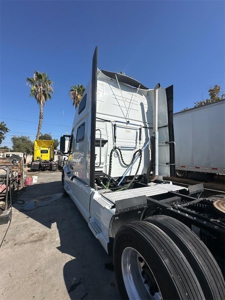 2023 Volvo VNL64T860 4V4NC9EJ5PN307510