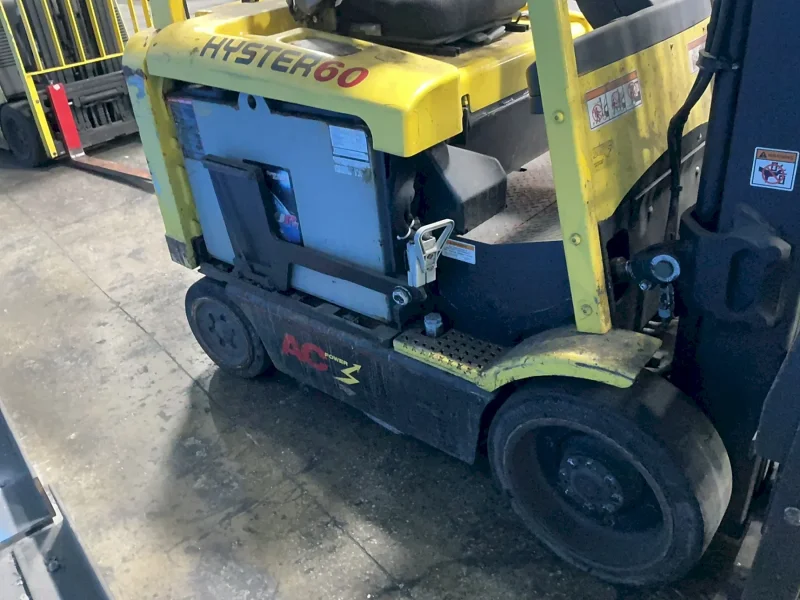 HYSTER 5400 LBS ELECTRIC FORKLIFT  -  E60Z-33