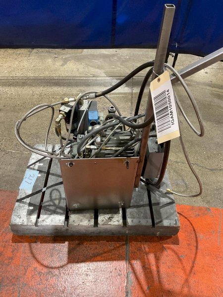 RALPH W. EARL HPU 15407A00 ML-133-27 HOU 2 HP 220V Motor USED