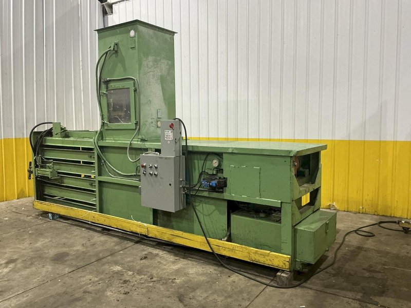 30" X 42" BALEMASTER CLOSED DOOR HORIZONTAL HYDRAULIC BALER: YOBRO #25088