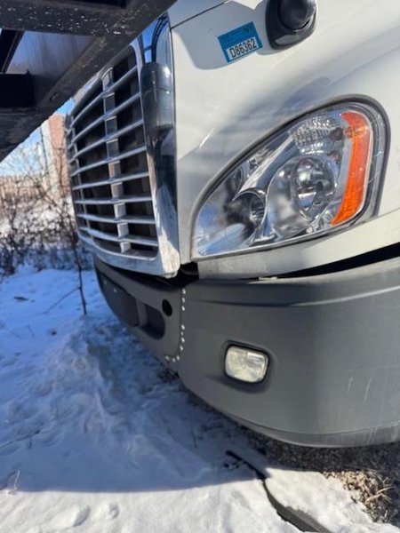 Freightliner Cascadia 125 Sleeper Truck – 2015