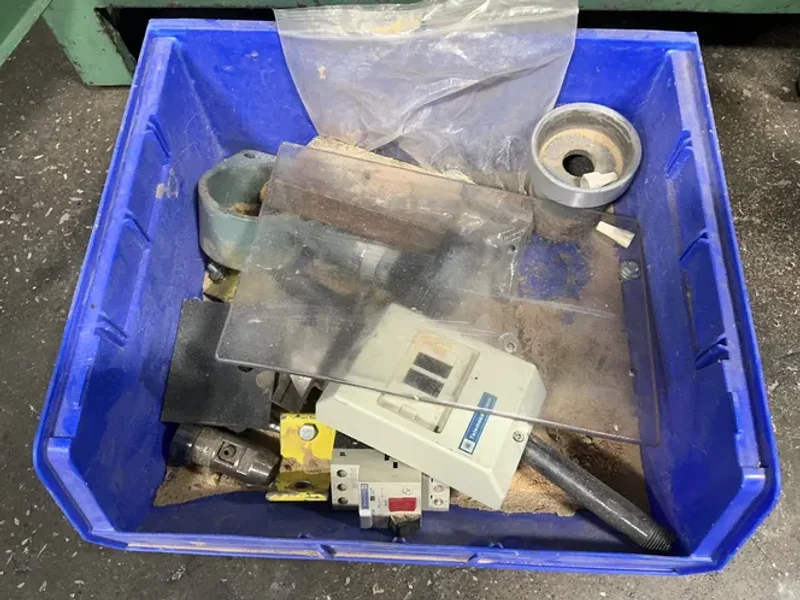 KBC MACHINERY 8.25”X28.75” VERTICAL MILL  -  6-275-004