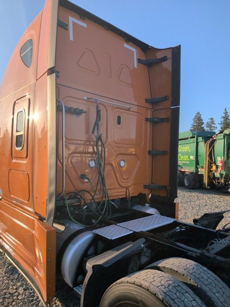 2023 Freightliner PT126SLP - Cascadia 3AKJHHDR0PSNH6290