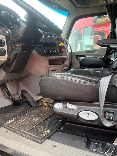 2022 Peterbilt 579 1XPBD49X4ND781737