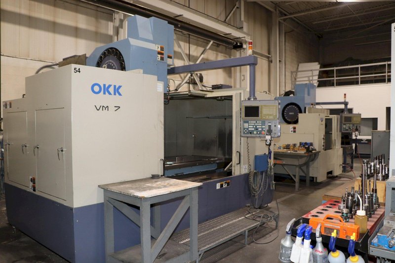 OKK MODEL #VM7 VERTICAL MACHINING CENTER NEOMATIC 635V CONTROL: YOBRO #26185