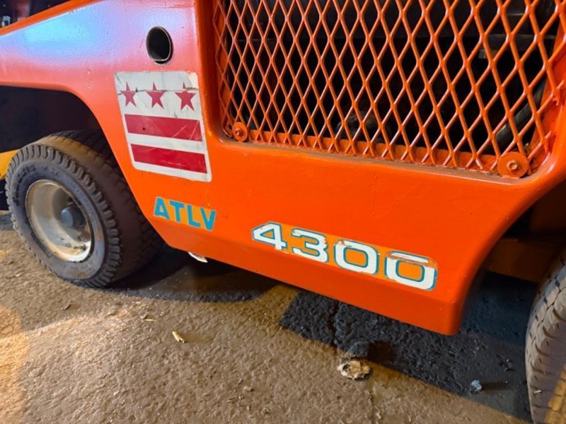 TENNANT ATLV 4300 RIDE ON LITTER VAC: YOBRO #24794
