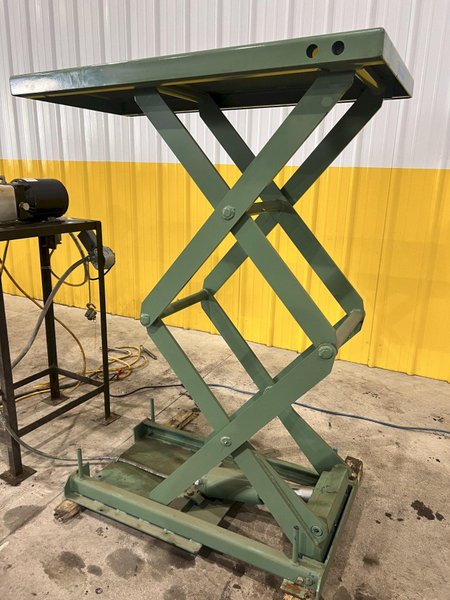 40" X 20" 660 LBS BISHAMON MODEL #X30SBI HYDRAULIC LIFT TABLE, 110V: STOCK #20977