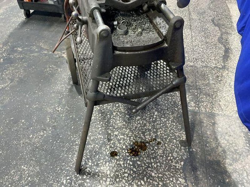 RIGID 2 1/2” DIAMETER PIPE THREADER  -  535