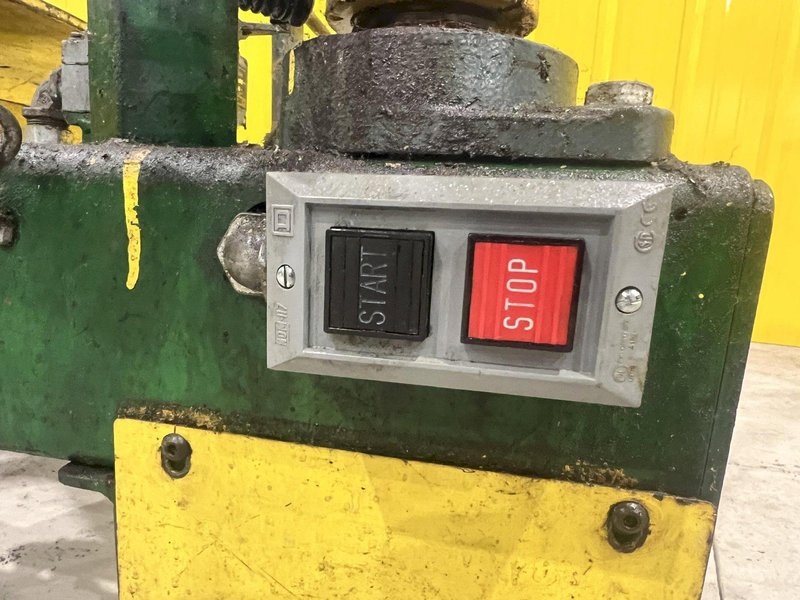 5,500 LB X 50&quot; OD AWC MODEL #F-200RA HORIZONTAL PALLET TYPE COIL REEL UNCOILER: STOCK #20065