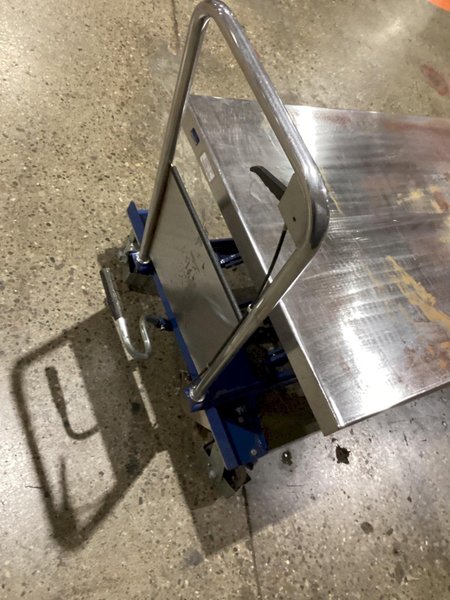 VESTIL CART-1000-LD LIFTING TABLE USED