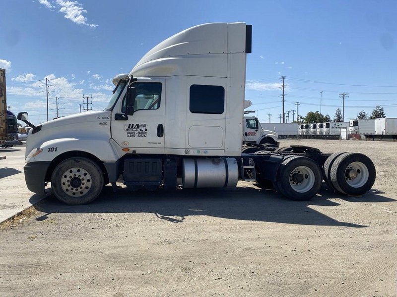 International LT625 Sleeper Truck, 2018 – Cummins X15, 72″ Sleeper, Automatic