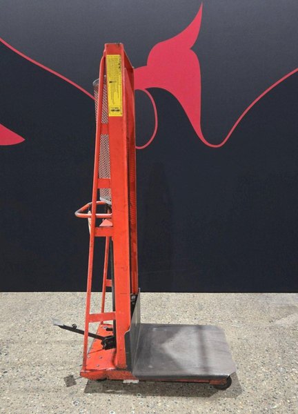 WESCO ESPL-60-2424-3W235 1000LB PNEUMATIC LIFT USED