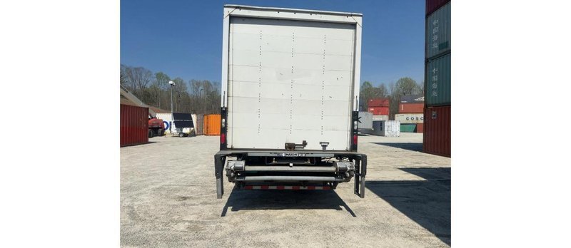 International MV607 Box Truck, 2020 – Cummins B6.7 Diesel, Allison Automatic, 26′ Dry Van, Liftgate, GVWR 25,999