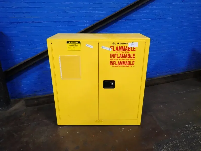 JUSTRITE 30 GAL FLAMMABLE LIQUID STORAGE CABINET