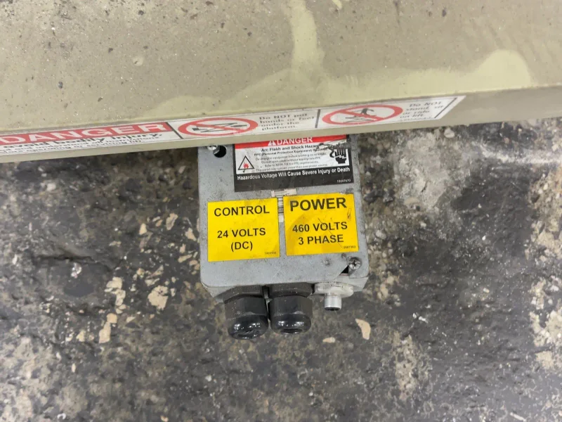 SOUTHWORTH 2000 LBS POWERED ROLLER CONVEYOR LIFT TABLE