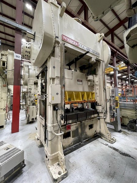 300 ton Niagara SC2-300-72-42P Used Straight Side Double Crank Mechanical Metal Stamping Press For Sale, Year 1980