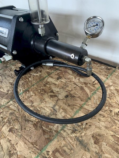 ENERPAC AHB34 AIR HYDRAULIC BOOSTER. STOCK #0364024