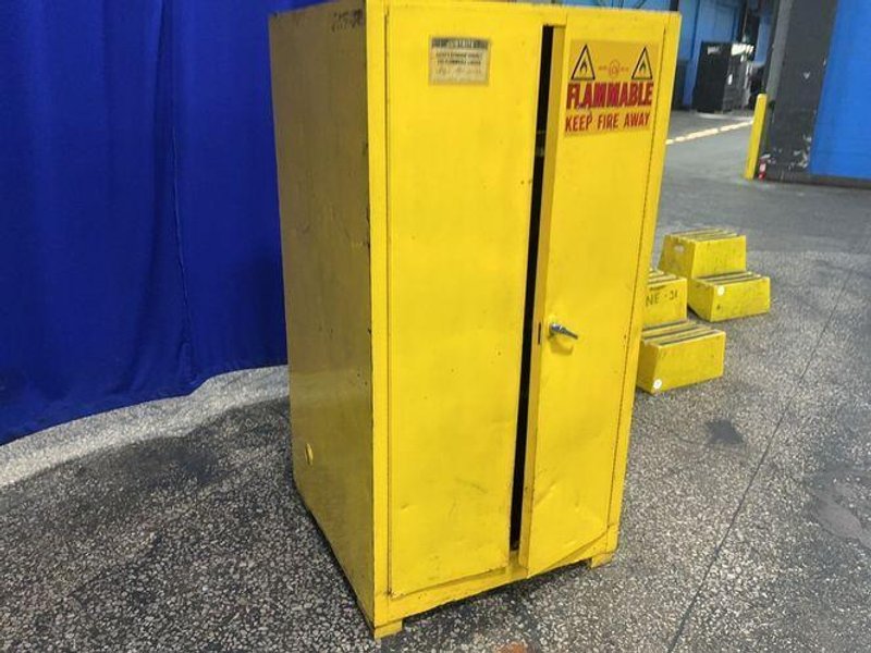 FLAMMABLE SAFETY CABINET