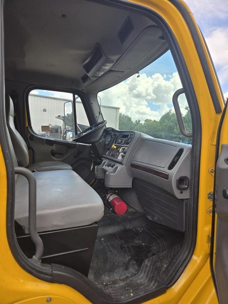 2018 Freightliner M2 1FVACWFB1JHJH4959