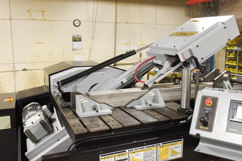 NEW - 18"H x 22"W HYD-MECH V-18APC-60 AUTOMATIC VERTICAL TILT FRAME BAND SAW