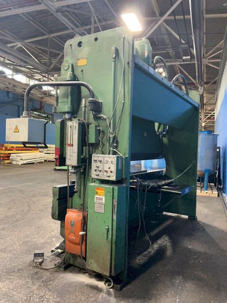 CINCINNATI 135 TON PRESS BRAKE  -  135 CB X 10 FT