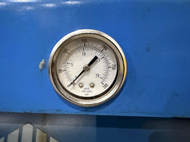 20 HP COMPAIR MODEL #LFR2A ROTARY SCREW AIR COMPRESSOR WITH DRYER: YOBRO #25816