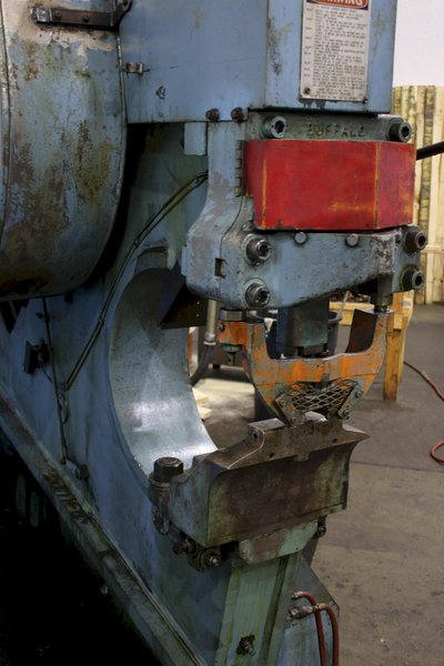 6&quot; X 6&quot; X 1/2&quot; BUFFALO MODEL #2-1/2 IRONWORKER: STOCK #76112