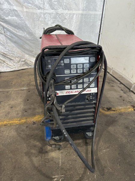LINCOLN IDEALARC SP-255 MIG WELDER. STOCK # 1061323