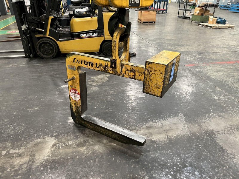 7.5 TON CALDWELL COIL C HOOK