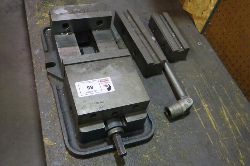 Kurt D80 8" Machine Vise, Steel Jaws, Handle, Extra Jaws- Auction Item