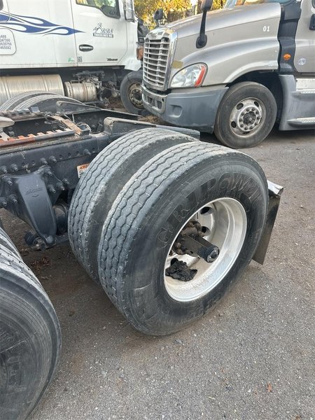 2019 Freightliner Cascadia 1FUJHHDR5KLKM7237