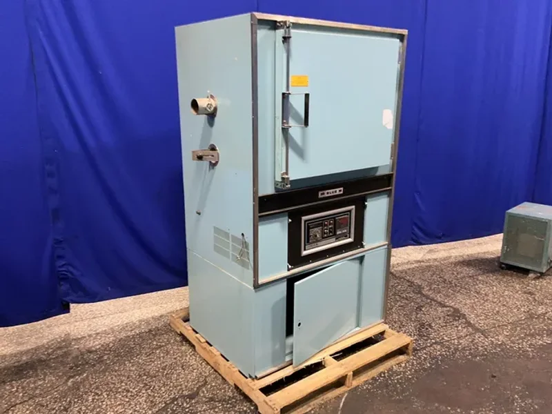 BLUE M 20” X 20” X 24” OVEN   -  DC-256C