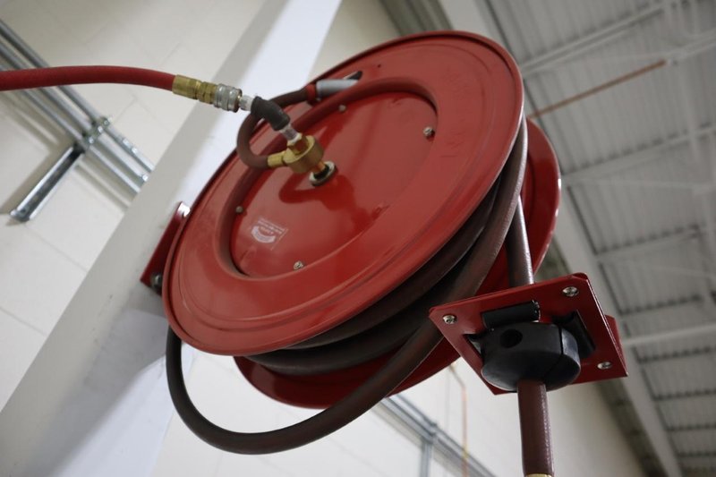 Tekton Air Hose and Reel, Wall Mount- Auction Item