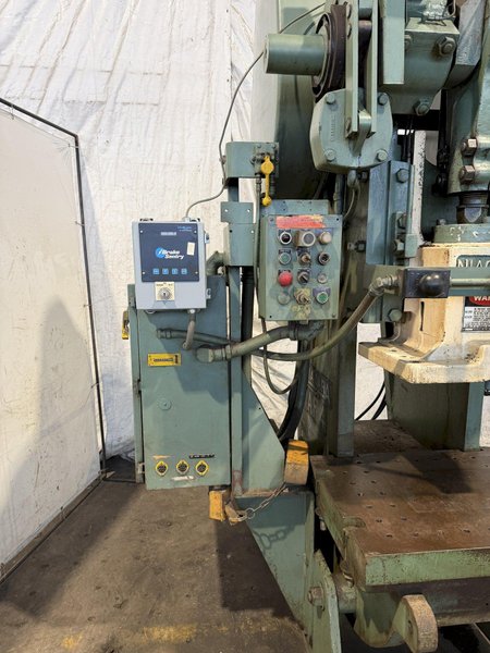 60 TON NIAGARA AF-4 BACK GEARED OBI PRESS. STOCK # 1214125.