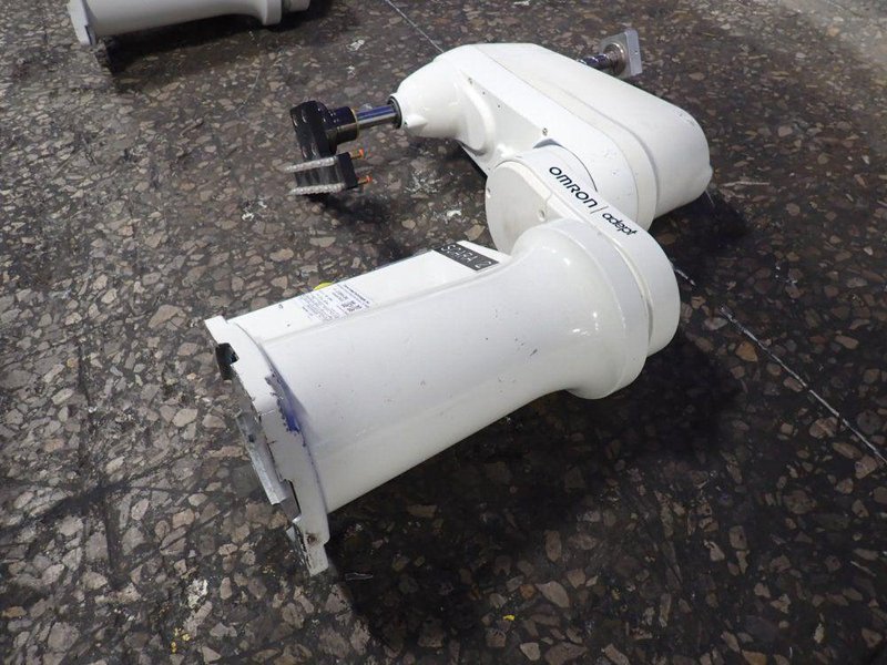 OMRON ADEPT INDUSTRIAL ROBOT   -  COBRA 350