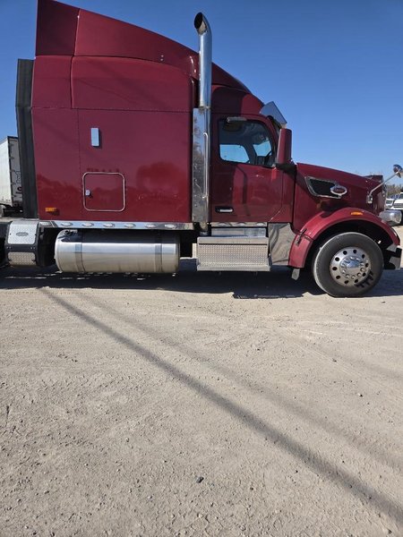 PETERBILT 567 - Trucks