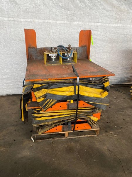 36" x 40" KNIGHT ALT-3640 AIR PNEUMATIC LIFT/TILT TABLE. STOCK # 0526722