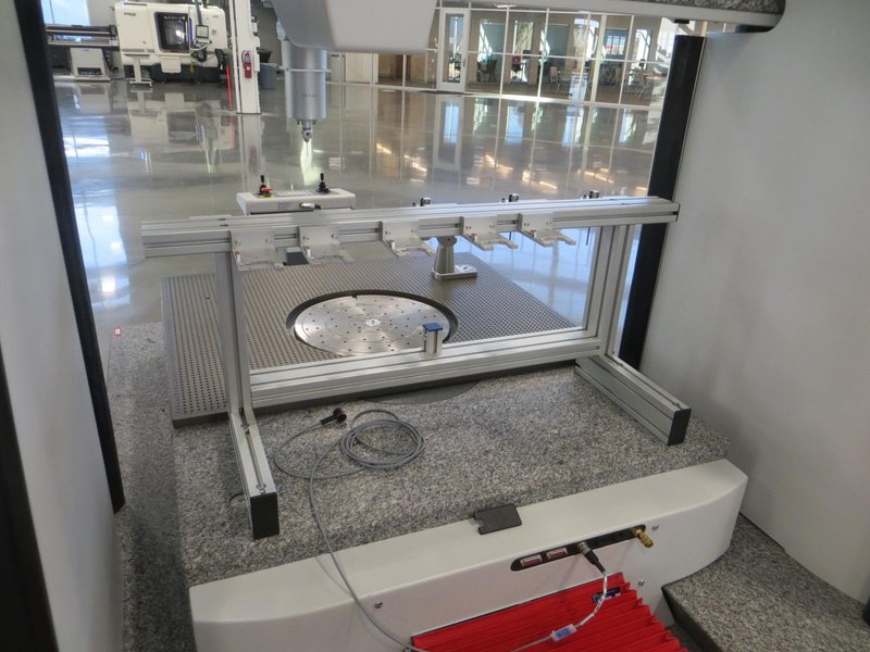 Leitz PMM-Xi 8.10.6 Fixed Bridge/Moving Table Coordinate Measuring Machine (CMM), B4s Controller, 10-Station Stylus Rack, Grid Plate, Rotary Table