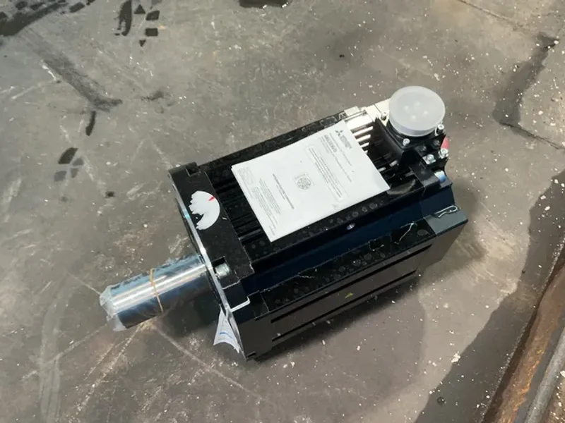 MITSUBISHI ELECTRIC 61 AMPS AC SERVO MOTOR   -  HG-JR11K1M