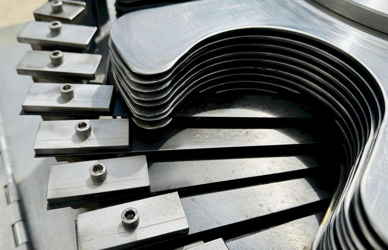 Urschel Laboratories Inc.  |  10 Station Semi-Automatic Rotating Onion Slicer