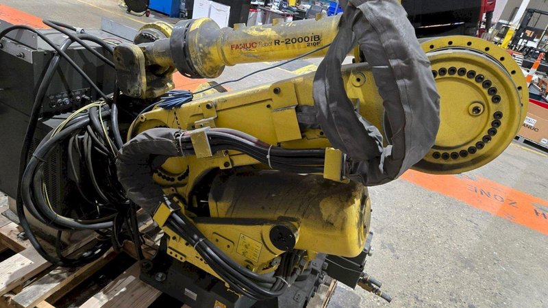 FANUC R-2000IB/210F + R30IB ROBOT ARM AND CONTROL CABINET – NO PENDANT USED
