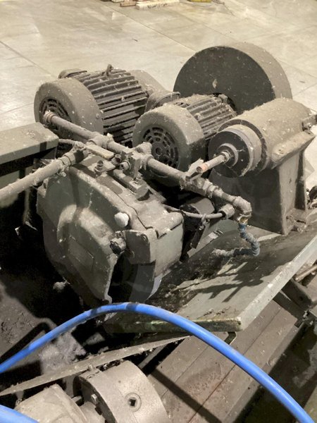 YANG IRON YAM-GU27-100H CYLINDRICAL GRINDER USED