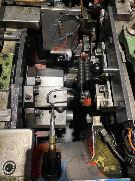 Hilgeland Model CF2 Two Die Three Blow Cold Header