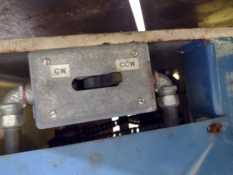 5,500 LBS X 48" AWC (ACCRA-WIRE CONTROLS) MODEL #F-200AF HORIZONTAL PALLET TYPE POWERED DE-COILER REEL: STOCK #19267