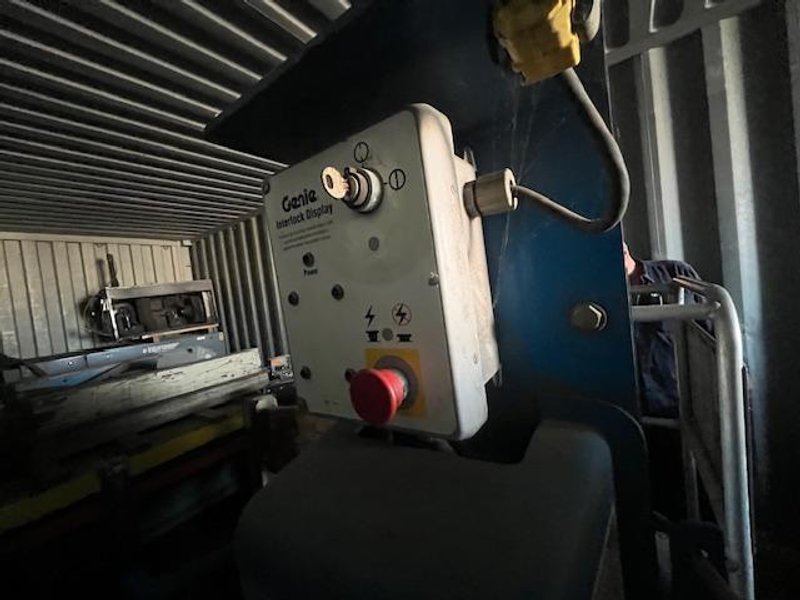24&quot; GENIE MAN LIFT STOCK #3883